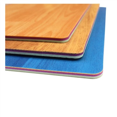 Lloriau Chwaraeon A Lloriau Cydgloi Gohiriedig